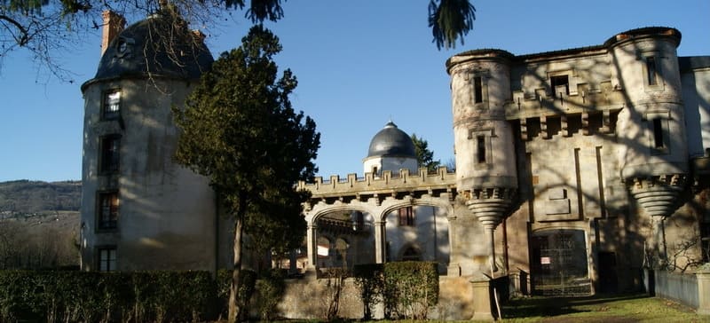 A quoi ressemble le château  30 ans après sa destruction par un incendie ?